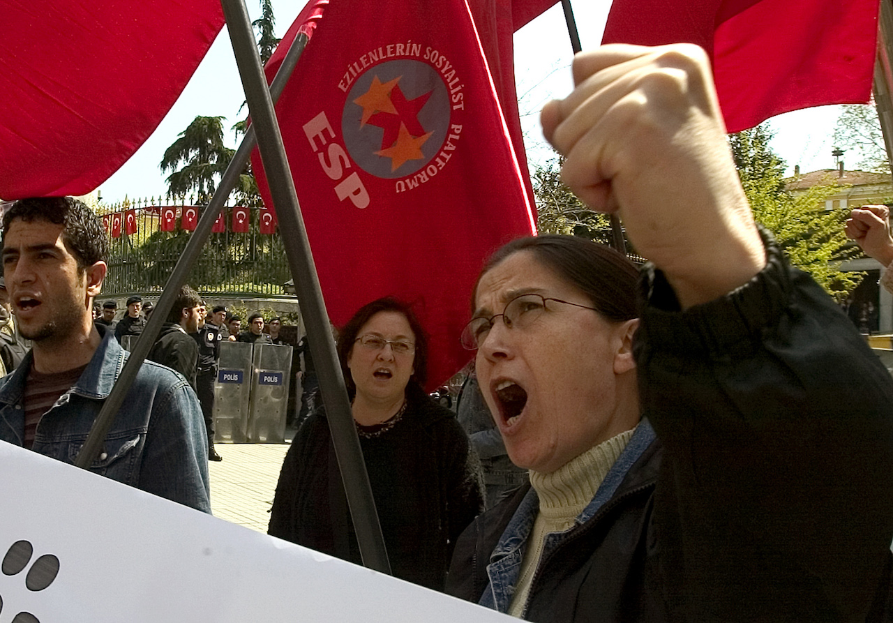 Activists of the Socialist Party of the Oppressed (ESP) protest in central Istanbul 20 April 2007 (AFP)