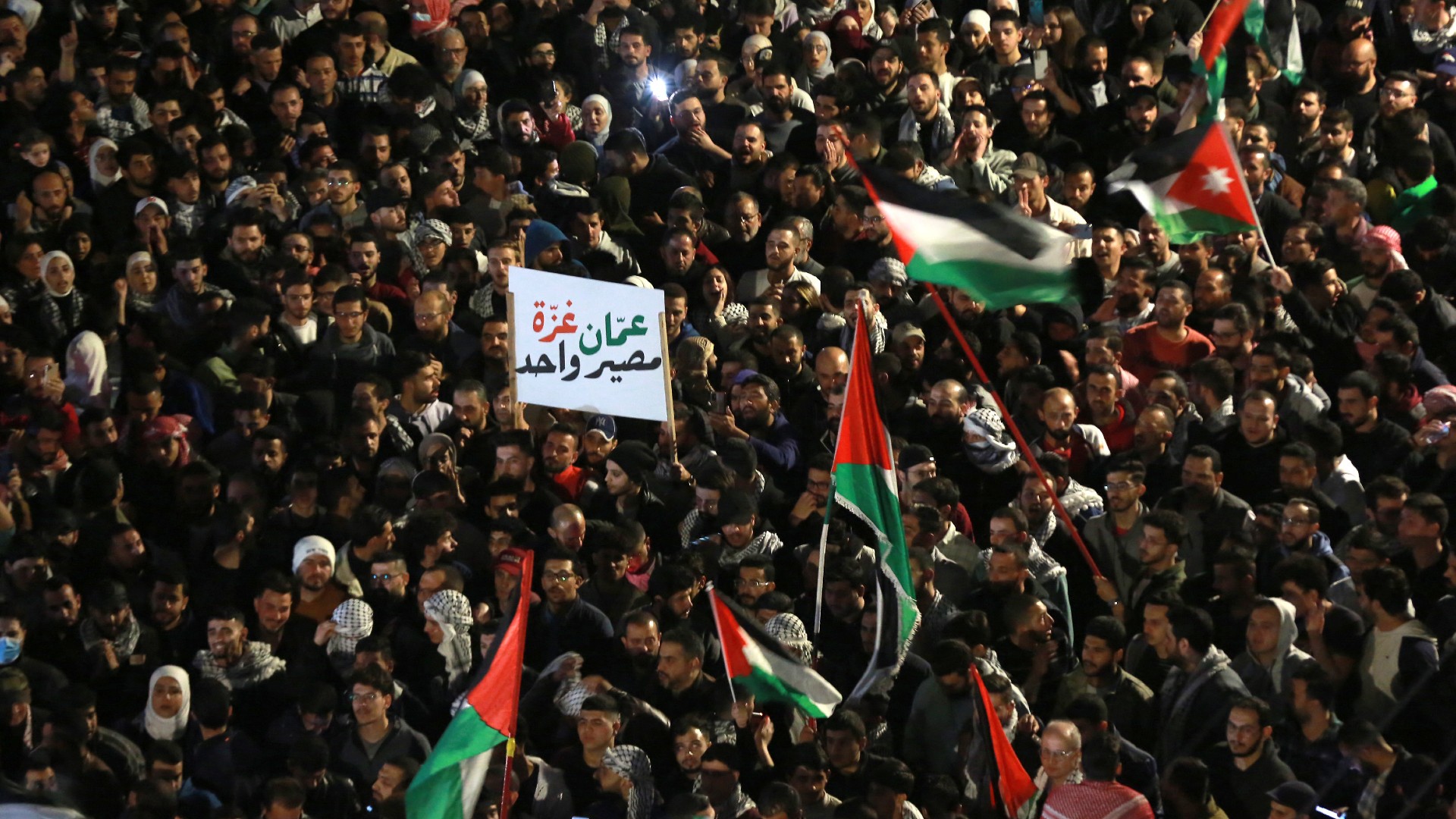 Des Jordaniens manifestent près de l’ambassade d’Israël à Amman, le 28 mars 2024 (AFP)