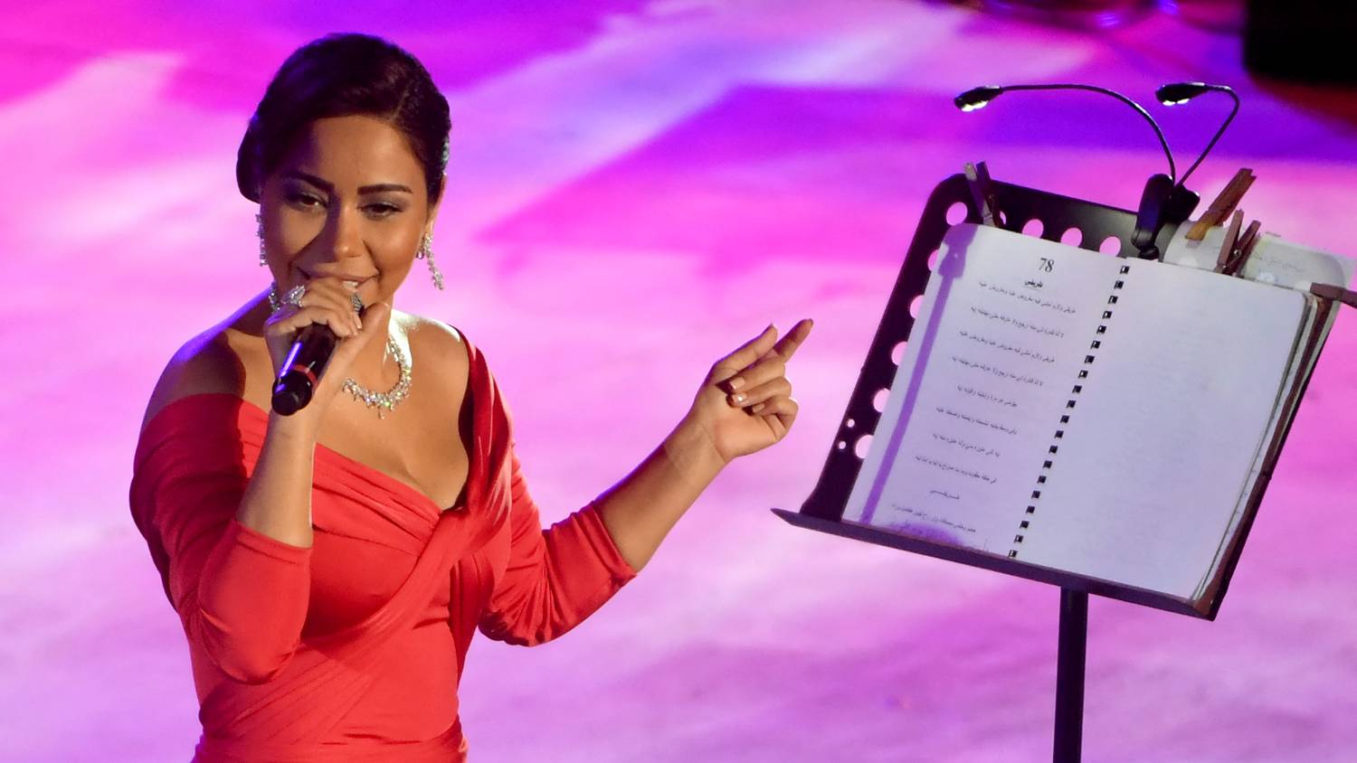 Sherine a été emprisonnée en 2018 pour une plaisanterie au sujet de l’absence de liberté d’expression en Égypte (AFP)