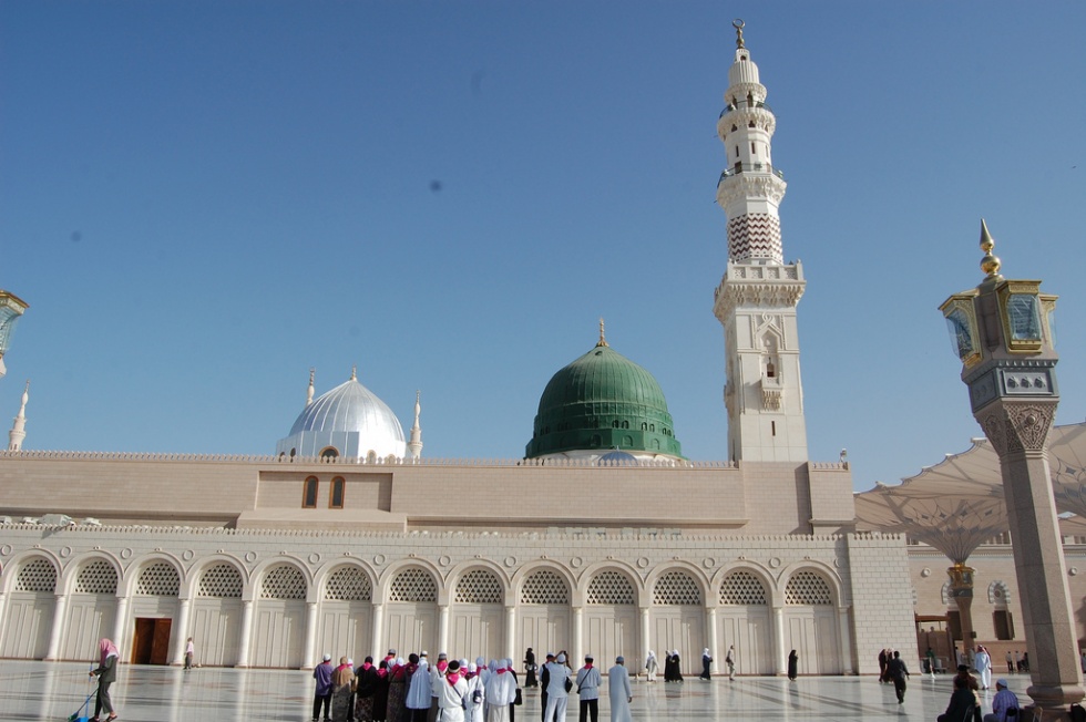 Alarm over Saudi plan to remove tomb of Prophet Muhammad | Middle East Eye