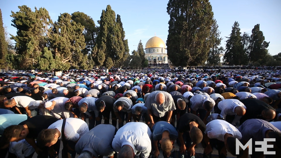VIDEO: Palestinian Muslims pray at al-Aqsa mosque during Eid