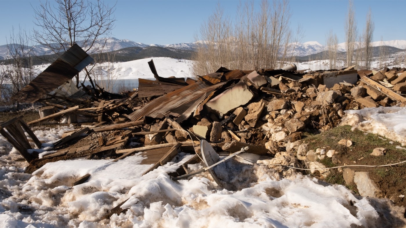 Honderden huizen zijn verwoest in de Zuid-Turkse stad Elbistan op 18 februari 2023, het epicentrum van een krachtige naschok van 7,5 magnitude (MEE/Ibrahim Gokhan Altindirek).