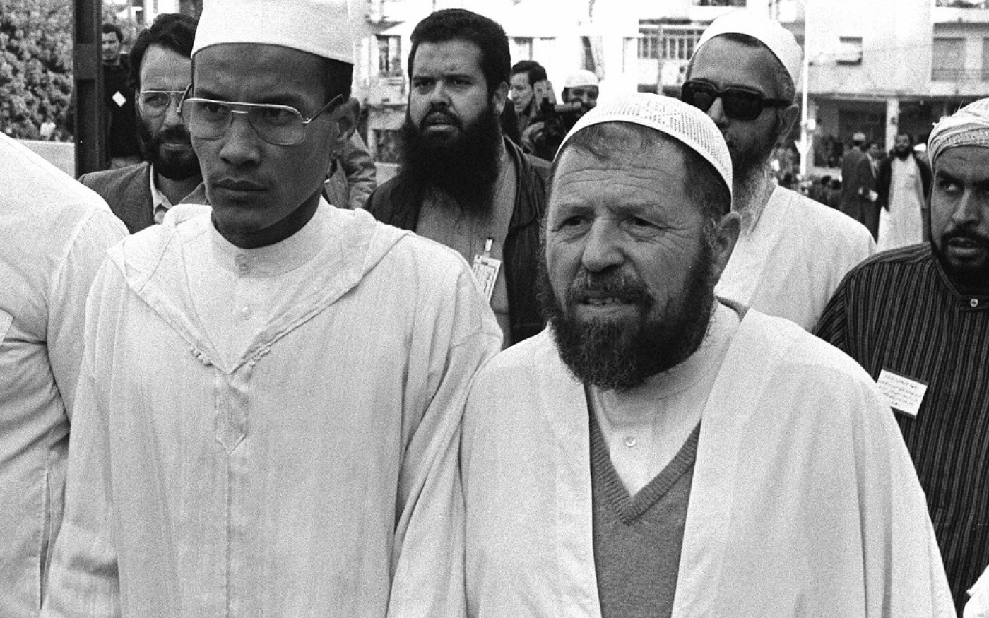 Photo prise en mai 1991 à Alger du chef historique du Front islamique du salut, Abassi Madani (à droite), au côté du numéro deux du mouvement, Ali Belhadj (AFP)