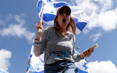 Israelíes protestan por reforma judicial antes del 75º día de la independencia