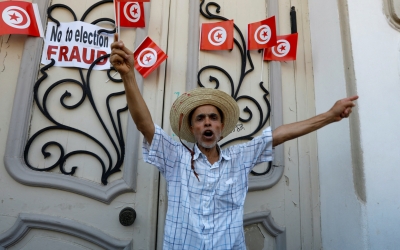 Túnez aprueba una nueva constitución a pesar de la baja participación y las acusaciones de "fraude"