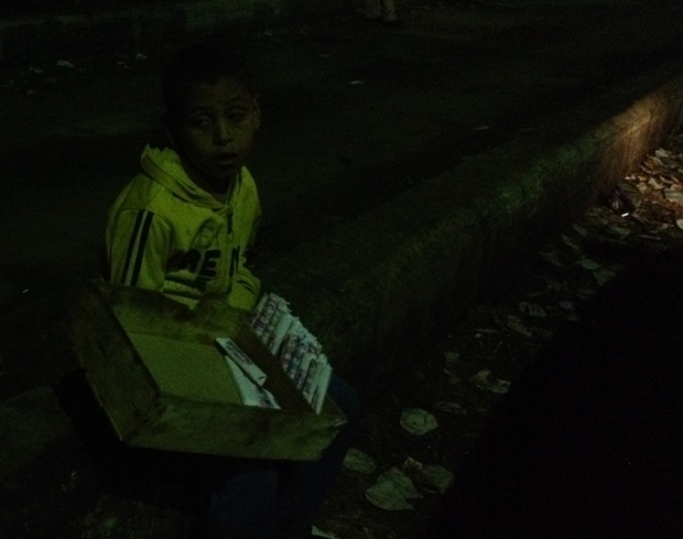 8-year-old Mohammed sells nuts on the side of the road (MEE / Mohammed Omer) 