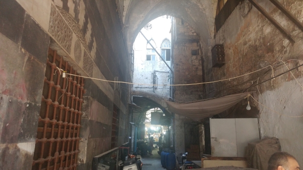 Arches connect buildings in Tripoli's Old City (MEE/Ali Harb)