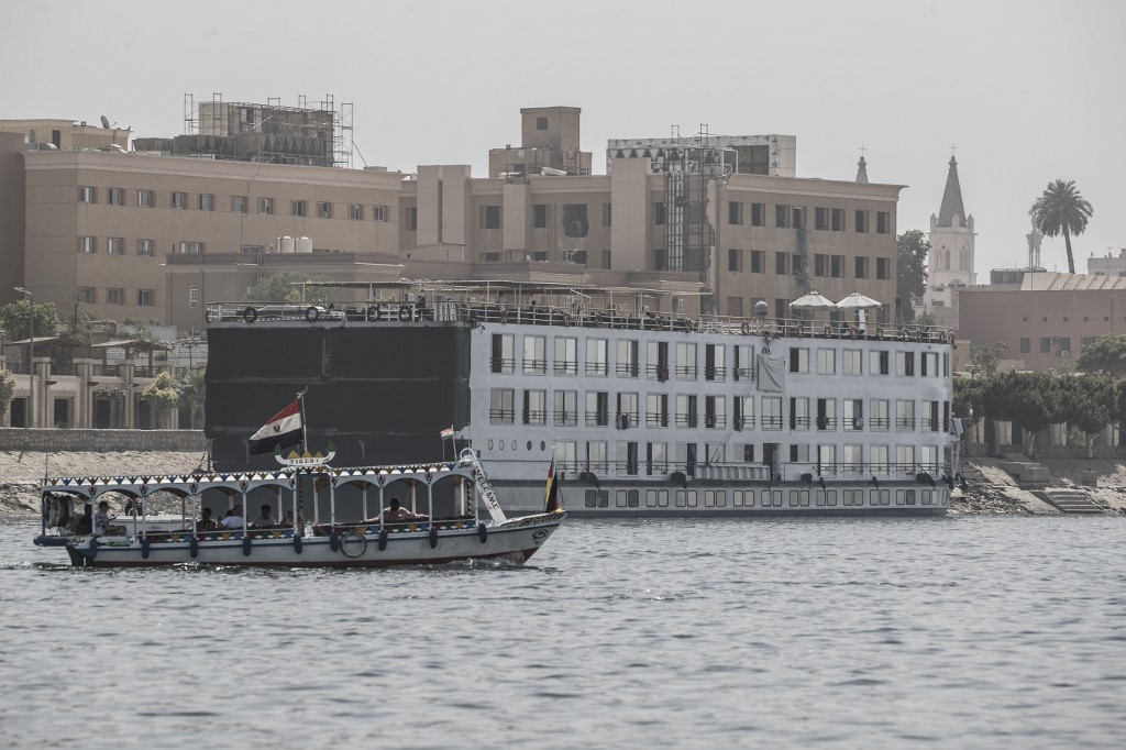 Le navire de croisière A-Sara a accosté le 10 mars dans la ville de Louxor, dans le sud de l’Égypte, où 45 cas suspects de coronavirus ont été détectés (AFP)
