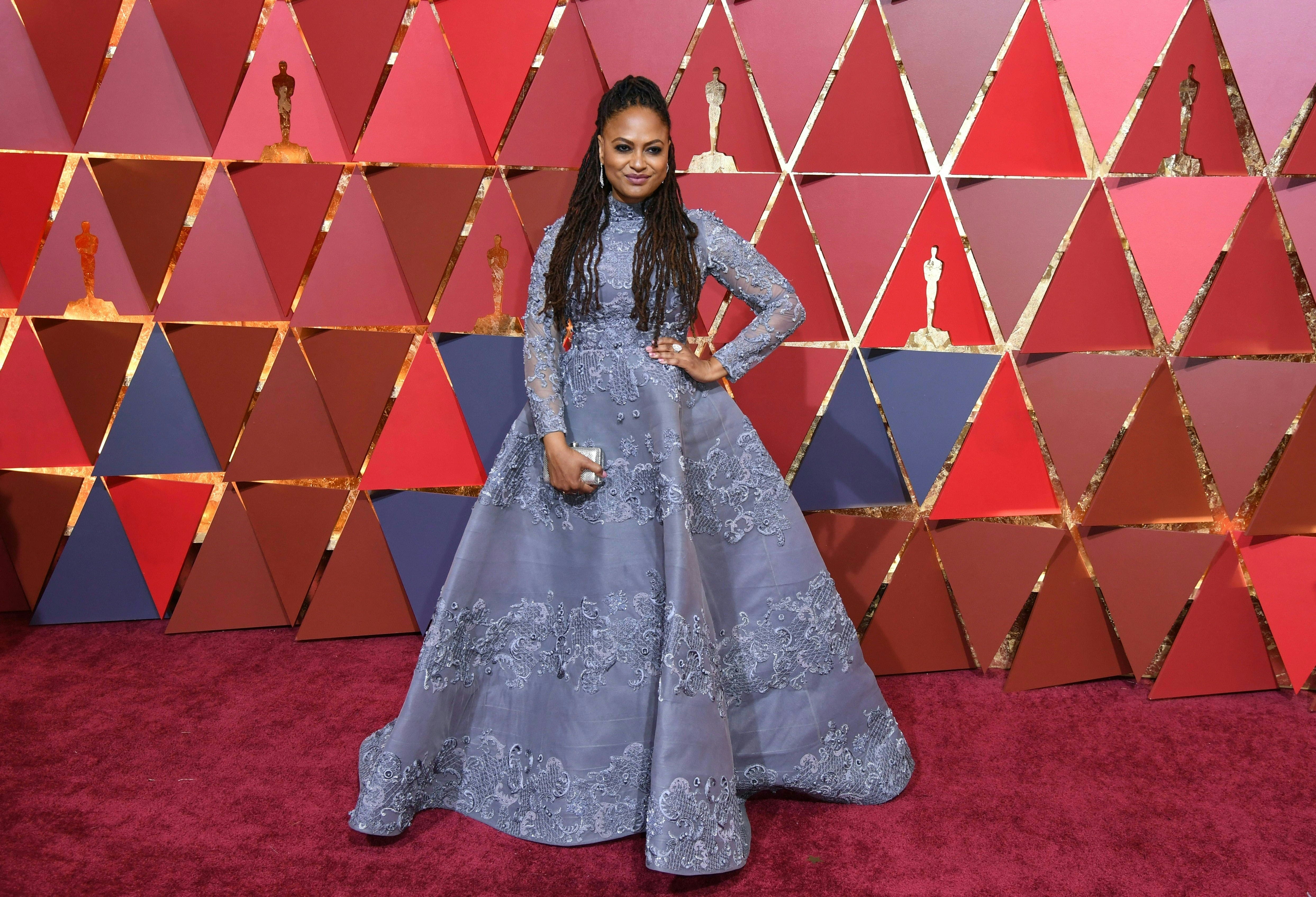 La cinéaste nommée Ava DuVernay porte une robe du designer saoudien Mohammed Ashi lors de la 89e cérémonie des Oscars (AFP)