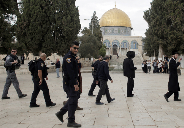 Jewish men visit al-Aqsa Mosque compound in Jerusalem under Israeli police protection (AFP)