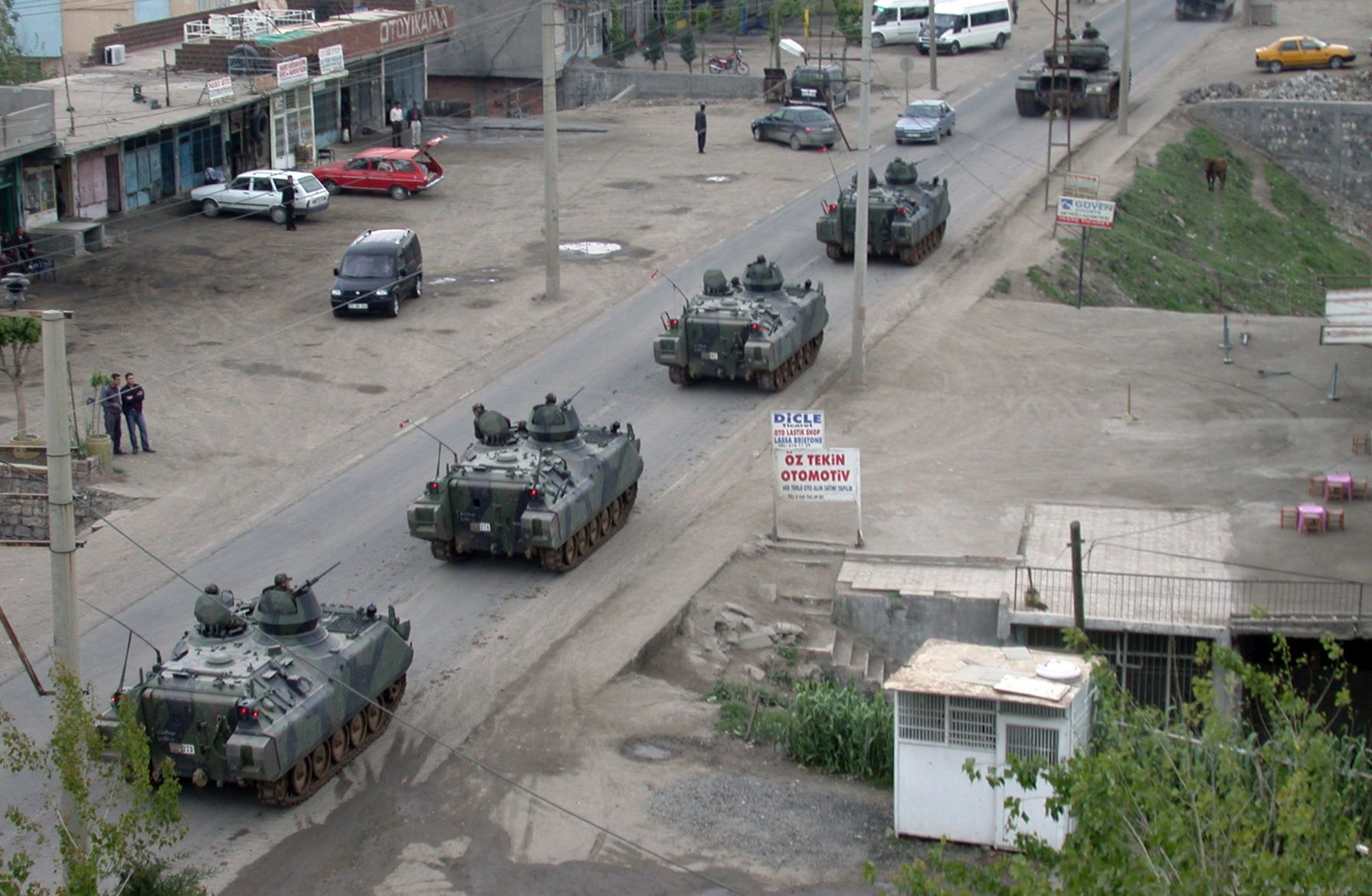 Turkish armoured vehicle roll along a street in the southeast Turkish town of Cizre, some 60 km (37 miles) from Turkey's Habur border gate to Iraq, 31 May 2007 (AFP)