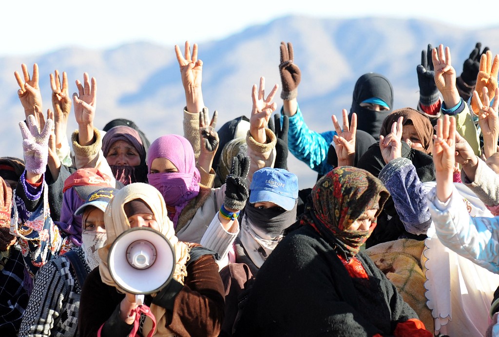 Sit-in contre la société exploitant la mine d’argent d’Imiter près de Tinghir (centre-est) pour revendiquer une meilleure redistribution des bénéfices pour la région, le 2 mars 2012 (AFP)