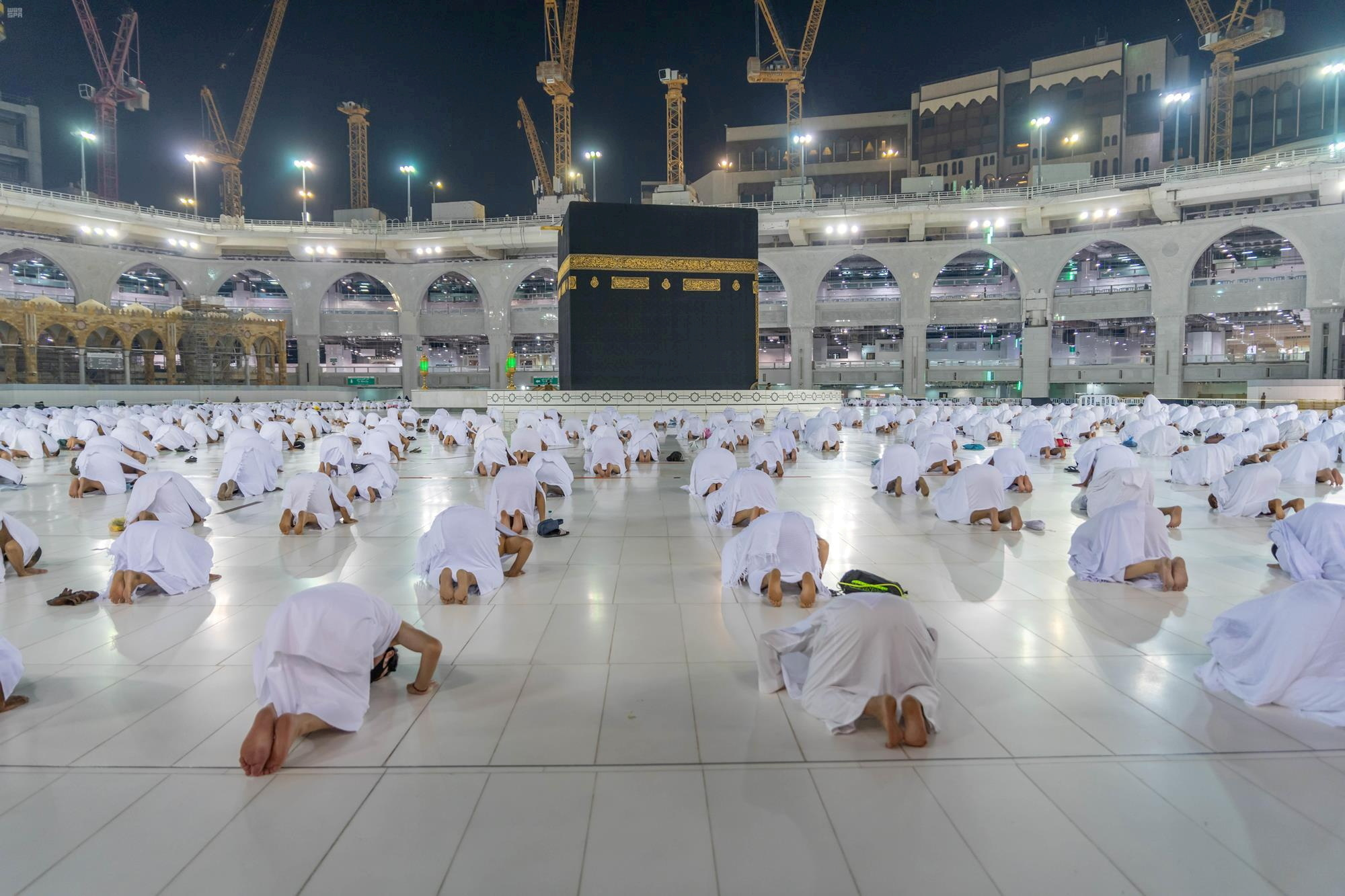 Сколько человек в мекке. Хаджи паломники Мекка. Мечеть Аль-харам Мекка Саудовская Аравия. Хадж Мекка Медина. Мечеть Мекка паломничество.