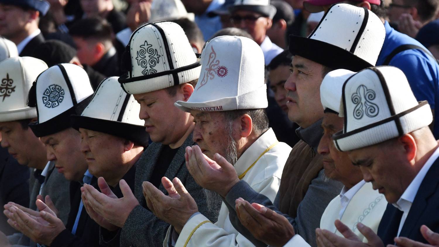 Корейцы мусульмане. Мусульмане в Корее. Киргизы молятся. 3 Мая у мусульман.