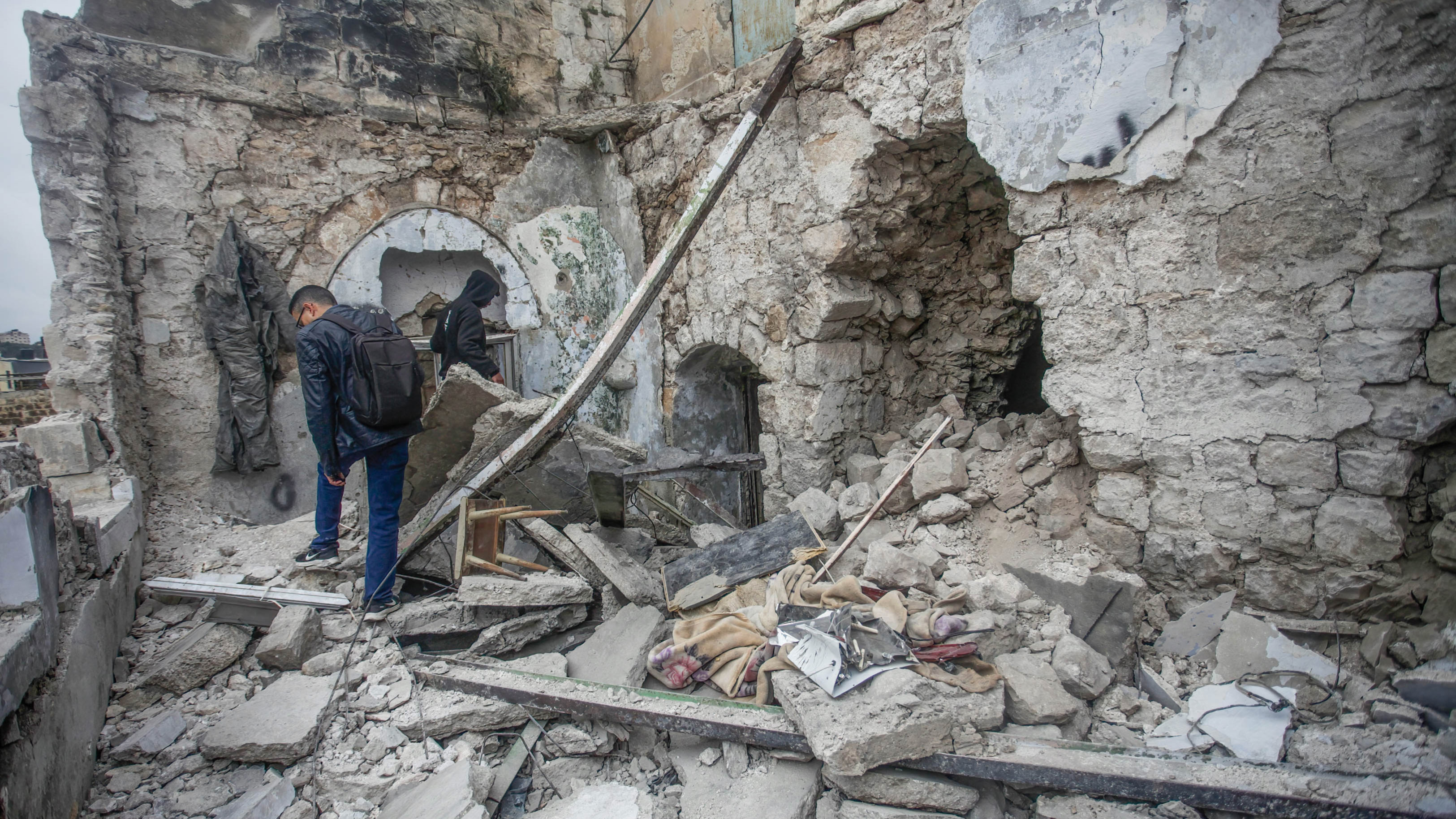 La maison où Hussam Aslim et Mohammed Abu Bakr étaient réfugiés, en ruine après l’attaque israélienne du 22 février 2023 (Reuters)