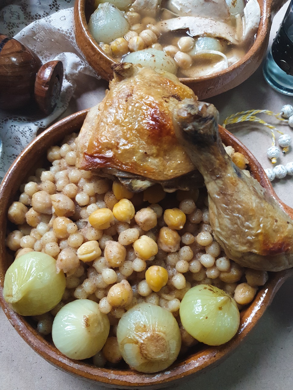 Garnissez avec de gros morceaux de poulet, entiers ou désossés (@ranas_kitchen_lab/Instagram)