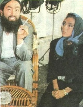 Adnan Oktar en compagnie de l’actrice turque Ahu Tuğba, en 1989 (Savaş Kalafat)