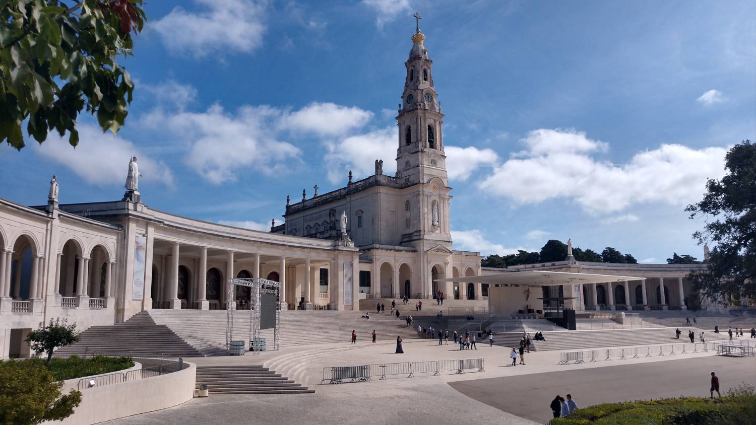 The basilica built at the site of the apparitions of the Virgin Mary is a popular pilgrim site on the 13th day of the month (Renato Alves da Costa/CC)