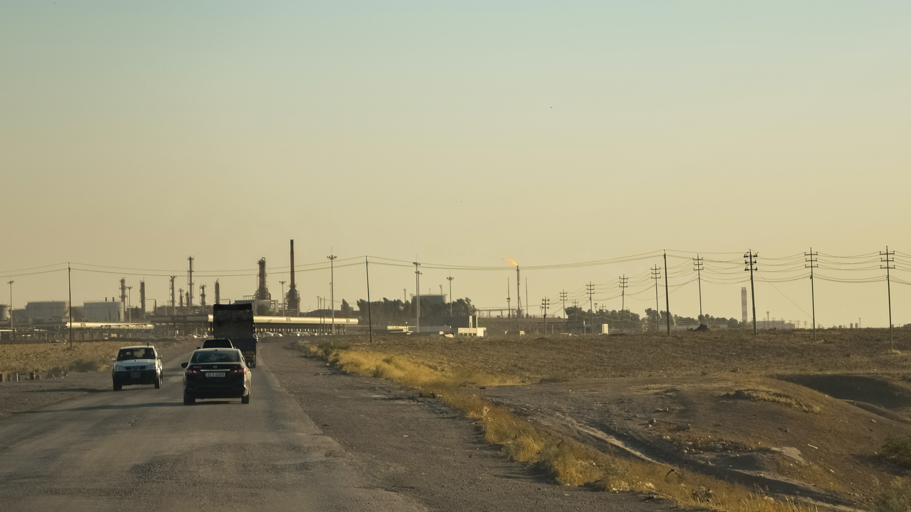 Kawergosk is less than ten kilometers from an oil refinery and several flaring pits (Lyse Mauvais)