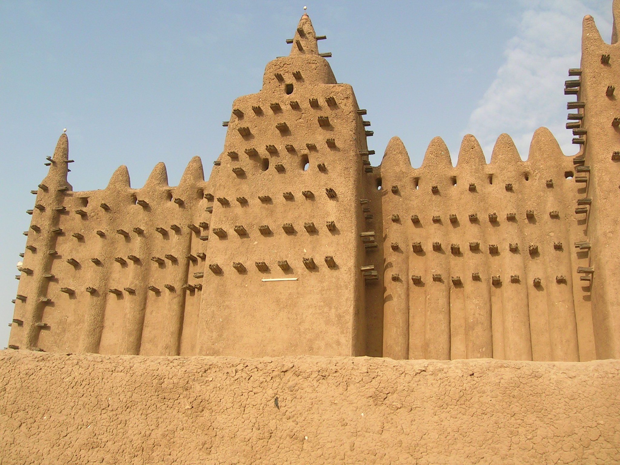 La Grande Mosquée construite au XIIIe siècle au Mali est un exemple classique d’éco-mosquée ancienne (CC)