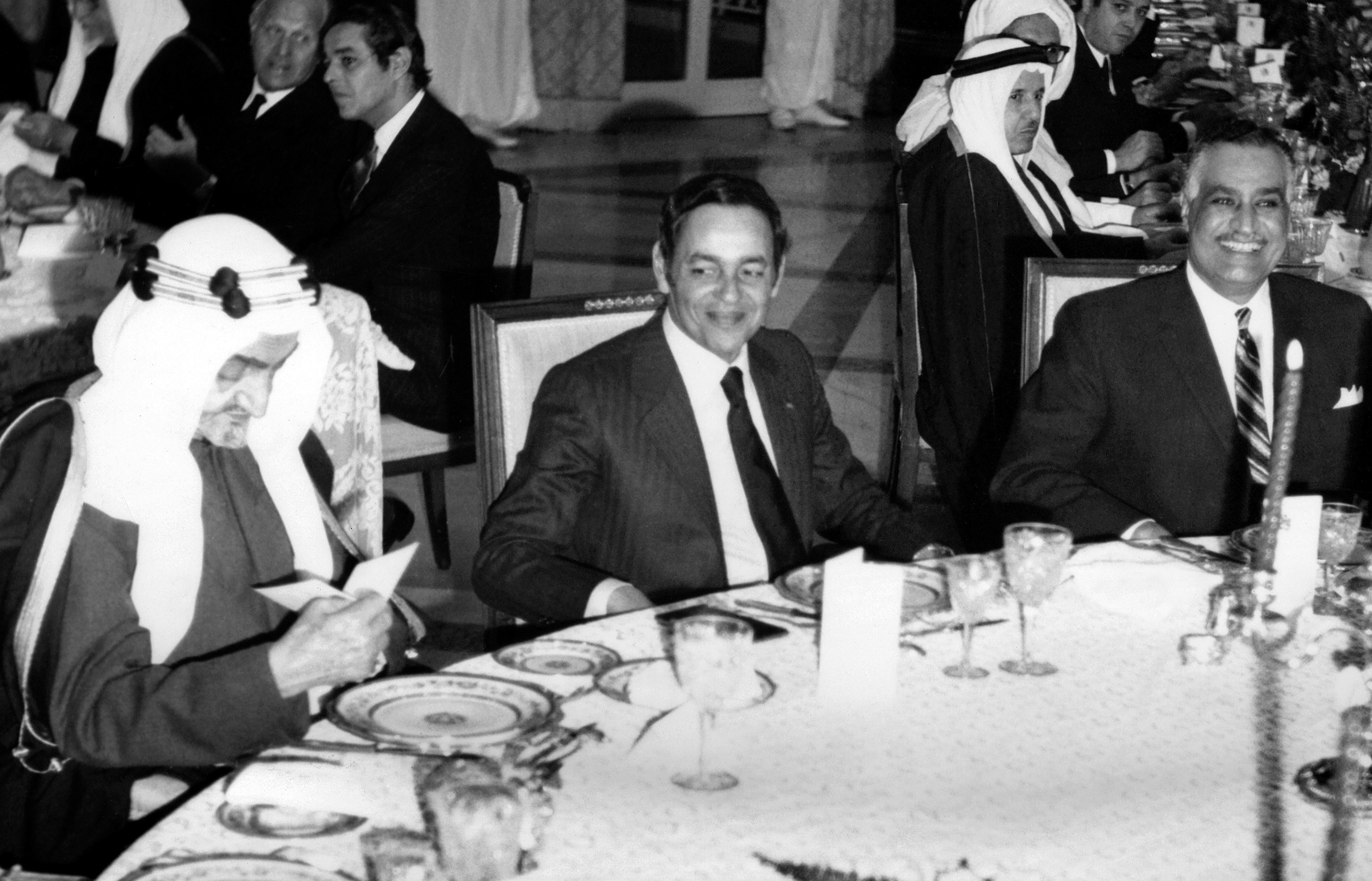 Le roi Fayçal d’Arabie saoudite, Gamal Abdel Nasser et le roi Hassan II du Maroc participent au premier sommet de la Ligue arabe organisé à Rabat, en décembre 1969 (AFP)