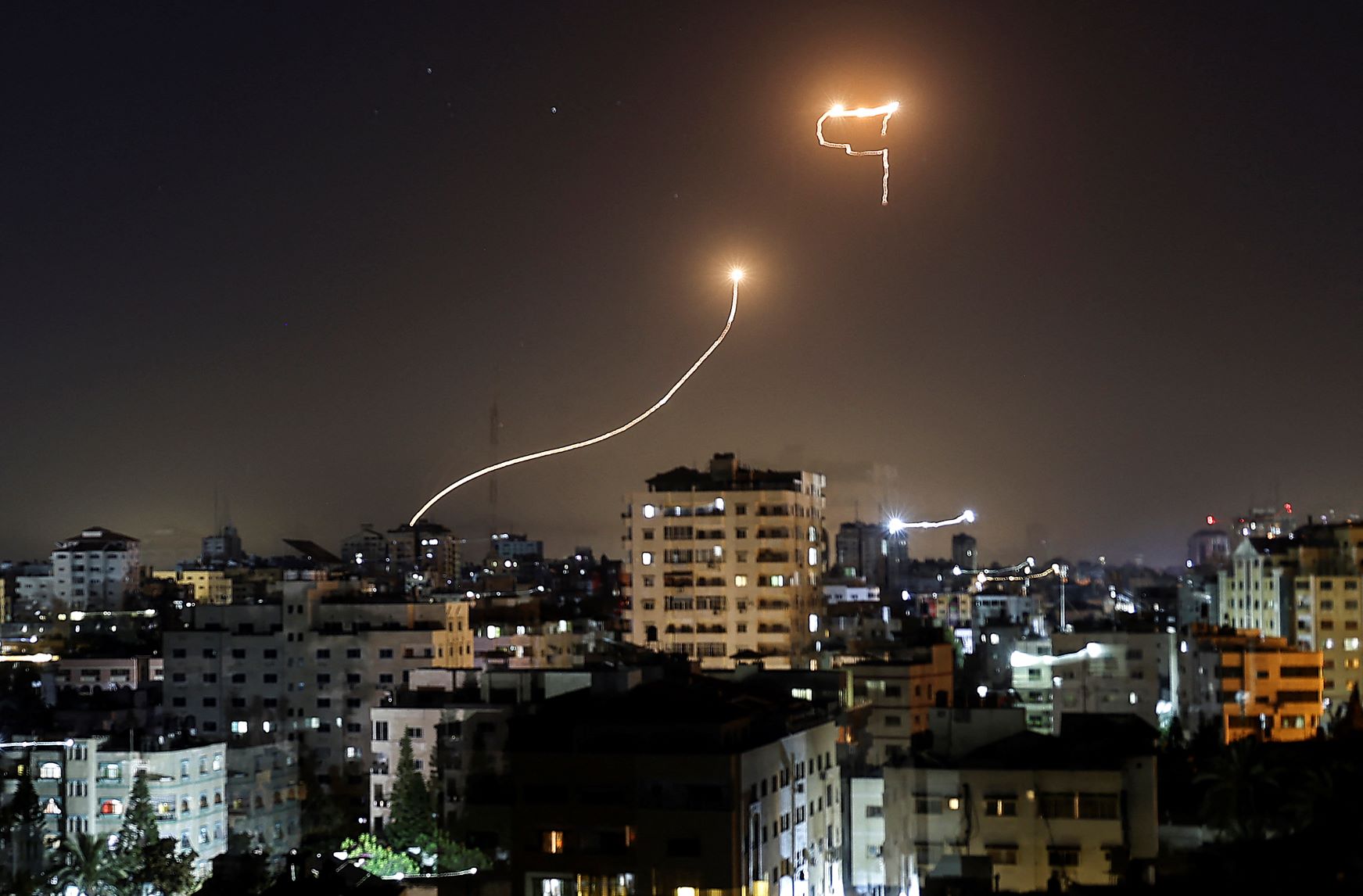 Le système antimissile israélien Dôme de fer intercepte des roquettes lancées depuis la bande de Gaza, le 16 mai 2021 (AFP)