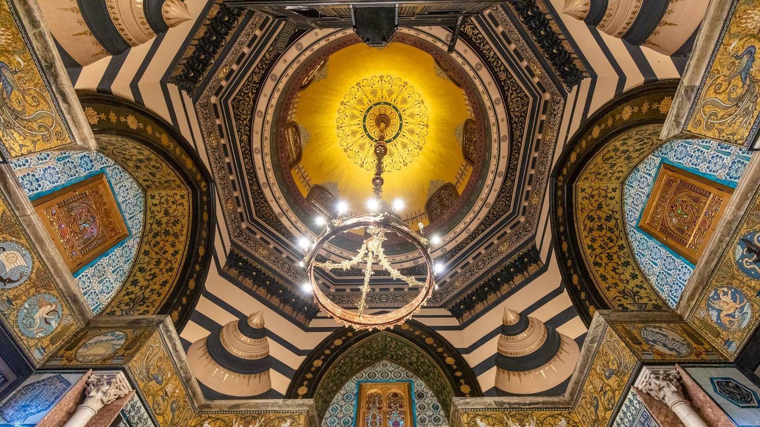 The gold mosaic frieze designed by English artist Walter Crane imitates mosaic artwork found in the Umayyad Mosque of Damascus (Zirrar Ali)