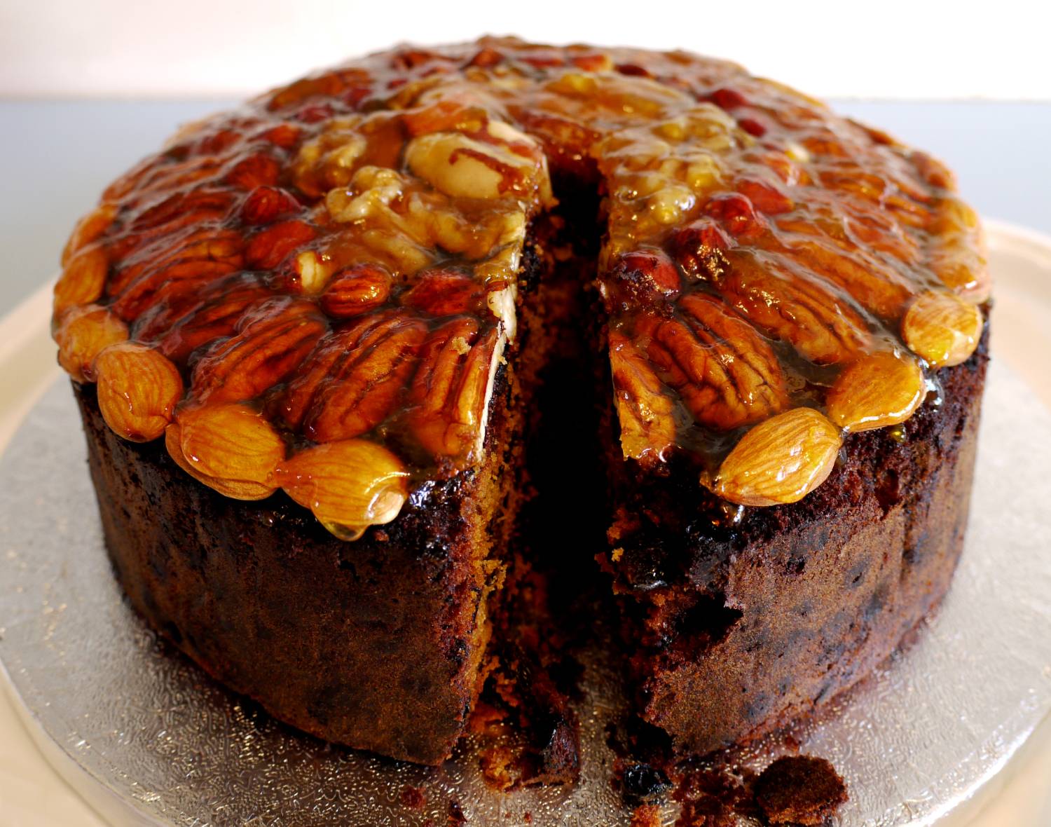 A rich fruitcake steeped in spices and alcohol is a part of Jordanian Christmas tradition (CC)