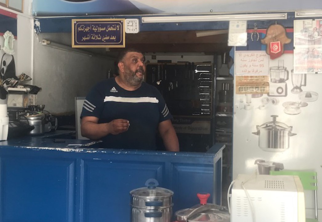 Mohamed Jabeur working at his job in Ksar Hellal (Fairouz ben Salah)