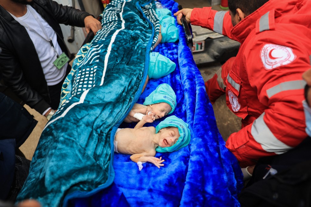 Palestinian medics prepare premature babies, evacuated from Gaza City's al-Shifa hospital, for transfer from a hospital in Rafah in the southern Gaza Strip to Egypt, on 20 November 2023 (AFP)
