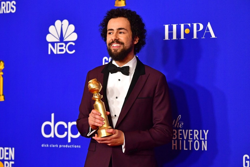 Ramy Youssef a remporté le prix du meilleur acteur dans une série comique lors de la 77e cérémonie annuelle des Golden Globe Awards le 5 janvier 2020 (AFP)