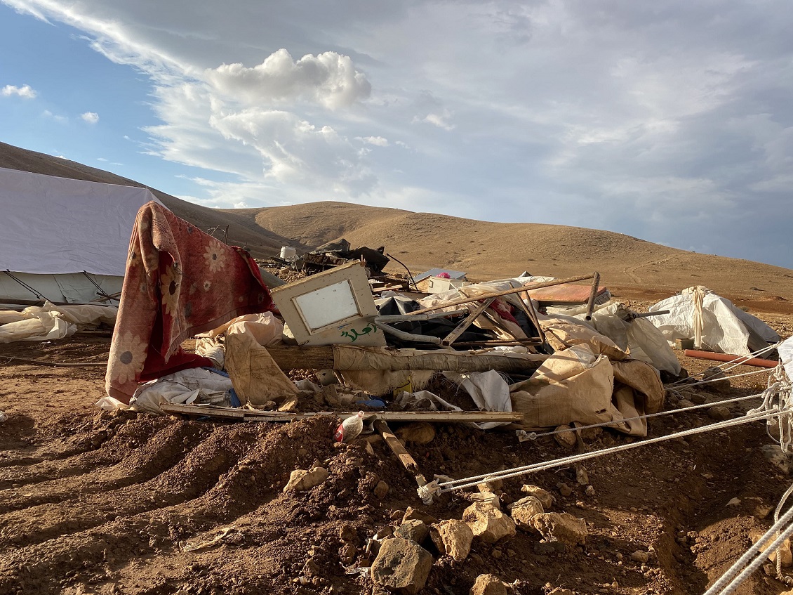 Restes d’une habitation démolie à Khirbet Humsa, dans la vallée du Jourdain, le 4 novembre (MEE/Akram el-Waara)