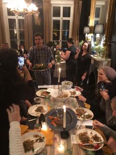 Antonio Tahhan aime organiser des supper clubs, à l’occasion desquels il recrée certaines des recettes qu’il a apprises à Alep pour ses amis de Washington (Antonio Tahhan)