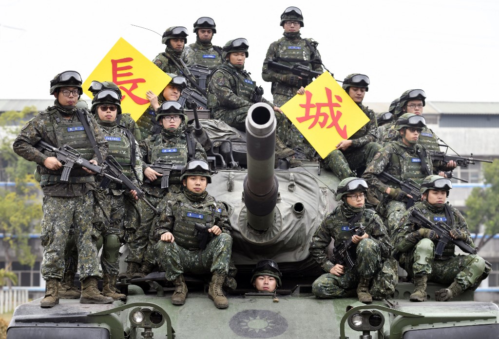 Taiwanese soldiers pose on a US-made M60-A3 tank after a live-fire exercise in Taichung, central Taiwan, on 17 January 2019 (AFP)
