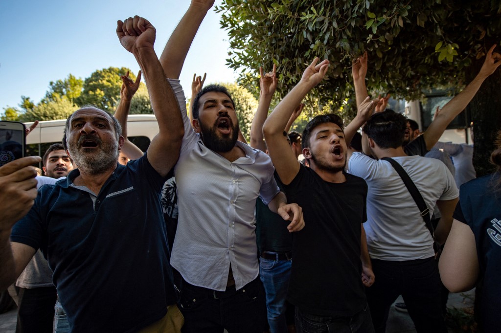 Turkish ultranationalist protesters shout slogans against demonstrators gathered to support refugees in Istanbul, 27 July 2019 (AFP)
