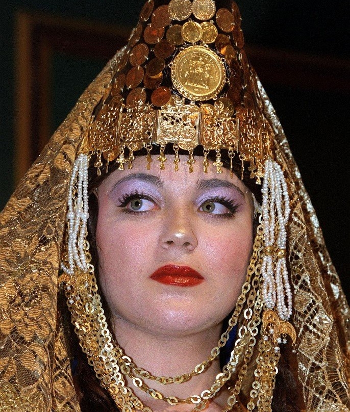 Miss Algeria 1999 Dunia Misrar presents a traditional wedding dress during a fashion show in Damascus (AFP)
