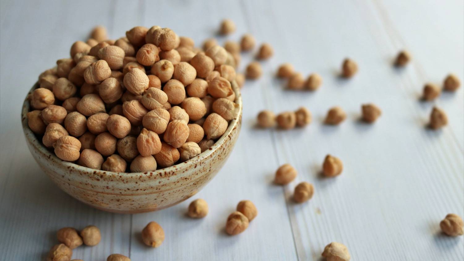 An old Iranian tradition of throwing chickpeas to predict the future is still practiced by some in Bosnia (Public domain)