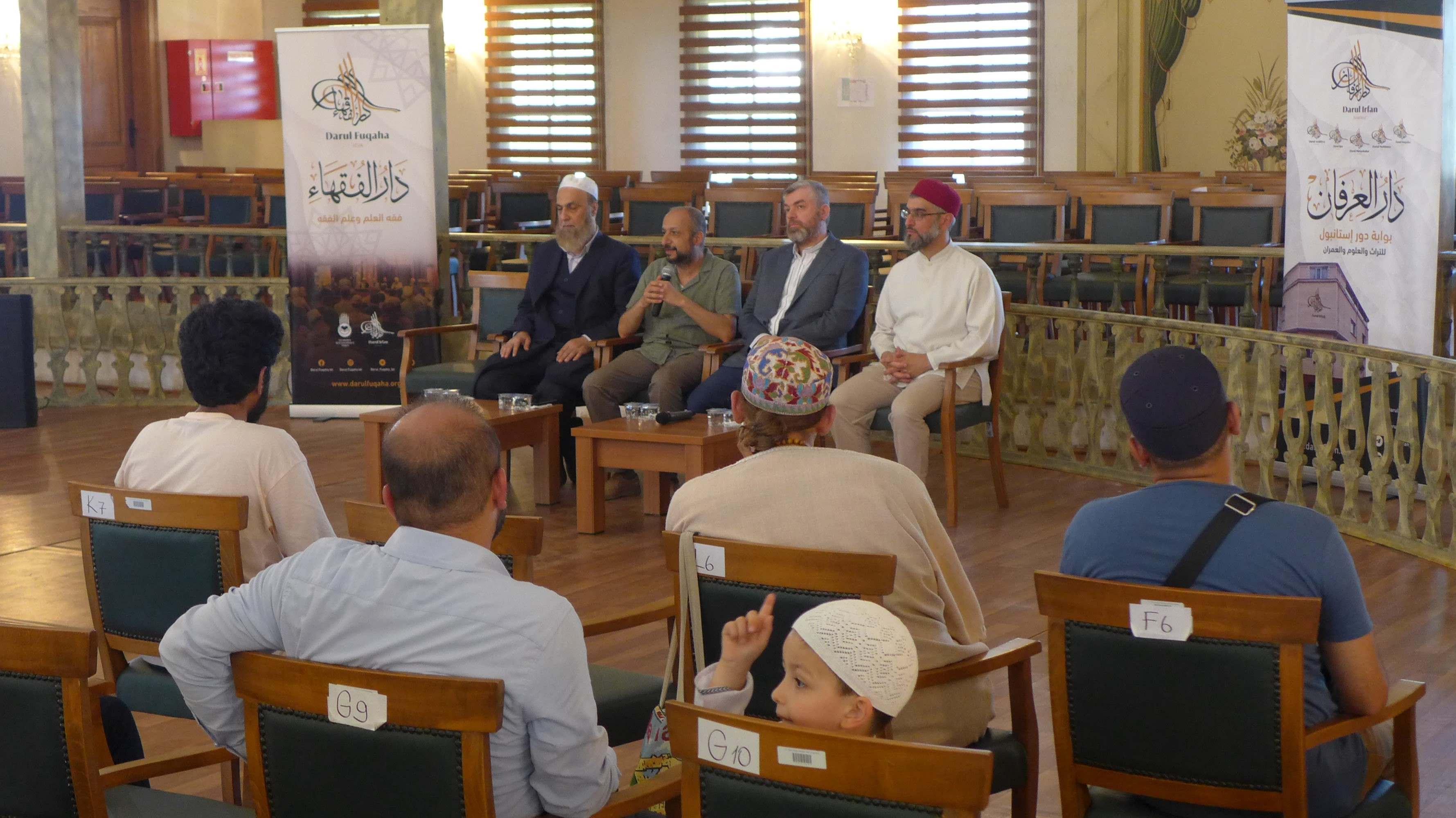 Des érudits islamiques donnent une conférence lors d’un séminaire de Dar al-Fuqaha à Istanbul (MEE/Mehmet Erken)
