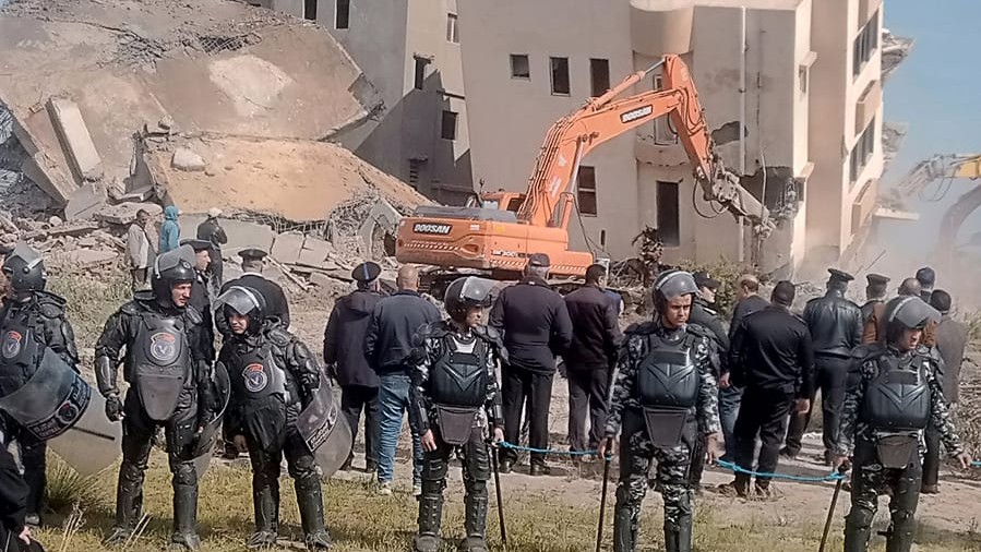 Egypt port said demolitions , soldiers cordonning the area