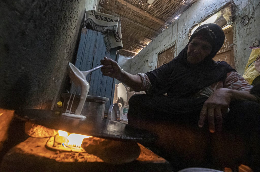 egypt woman baking