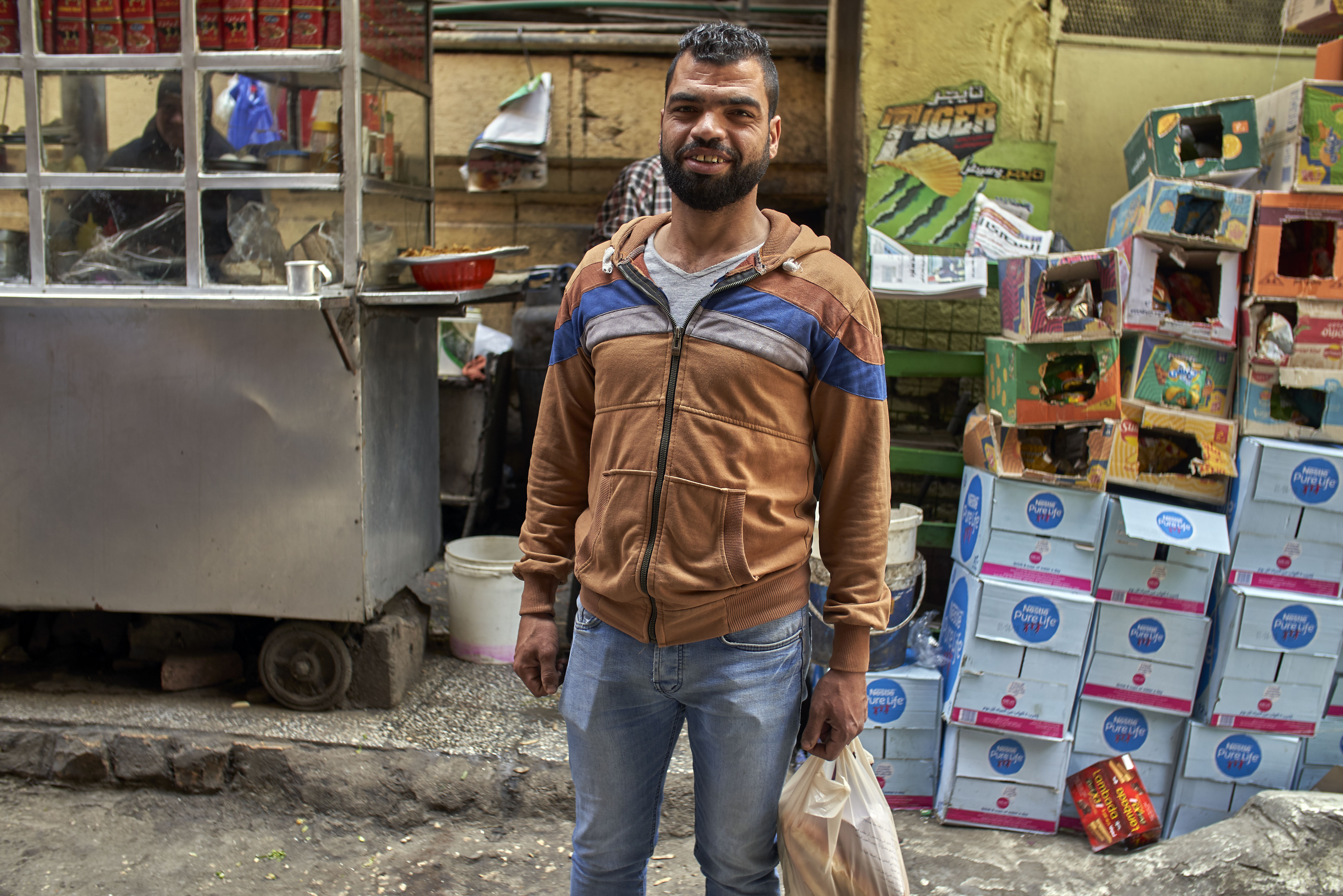 « Je ne mange que du taamiya égyptien », affirme Mohamed Ismail, dans le centre-ville du Caire, le 10 avril 2019 (MEE/Hamada Elrasam)