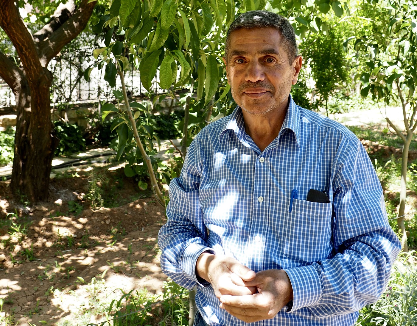 Fareed Notafji est le superviseur des jardins depuis dix ans et y travaille bénévolement depuis 2014 (MEE/Alex Ray)