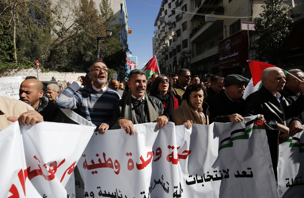 Palestinians in Ramallah call for an end to the Fatah-Hamas divide in 2019 (AFP)