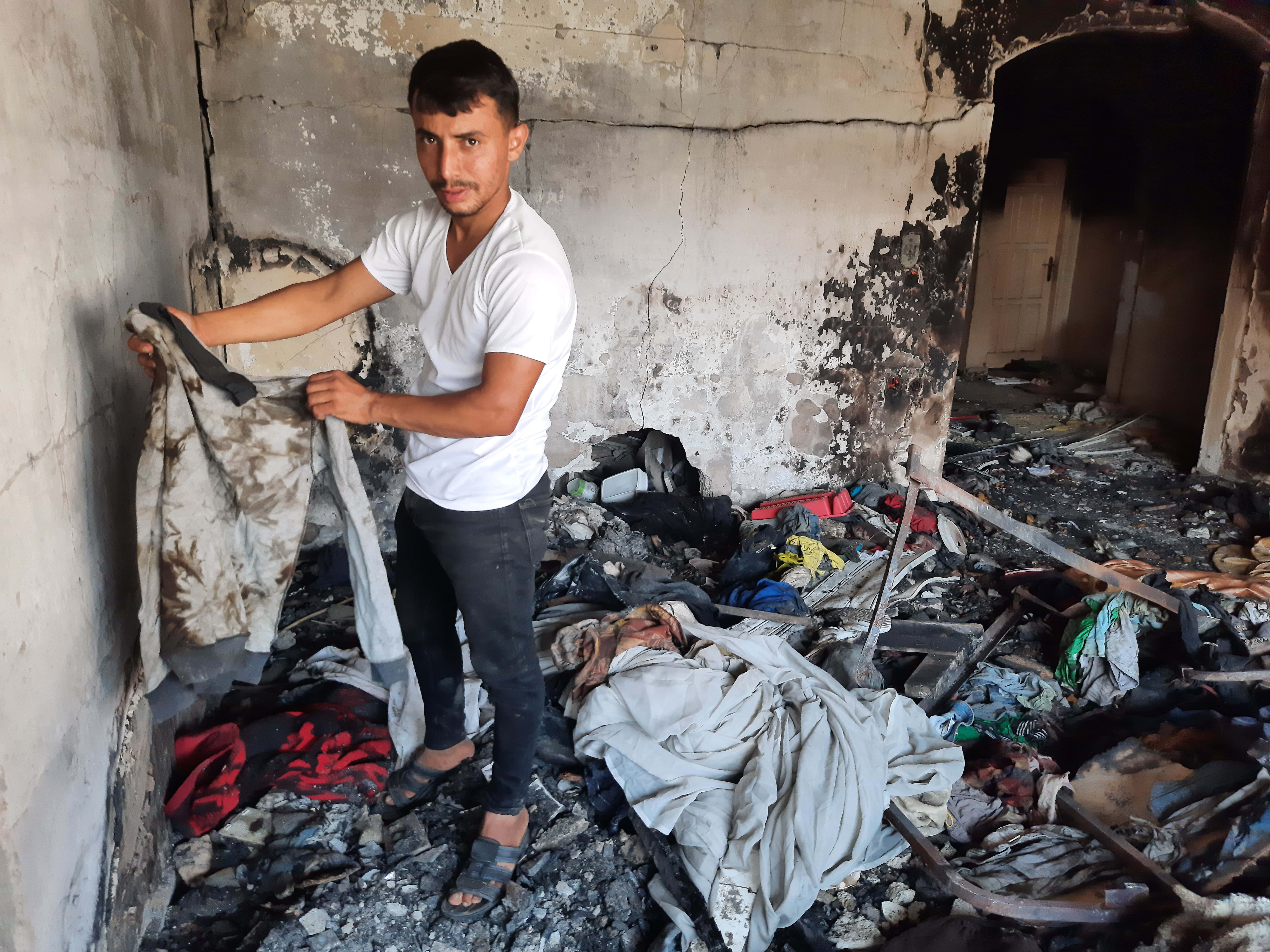 gaza-man-rubble