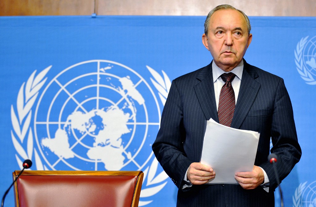 Richard Goldstone, the UN investigator who probed the 2009 Gaza conflict, attends a media conference in Geneva in July 2009 (AFP)