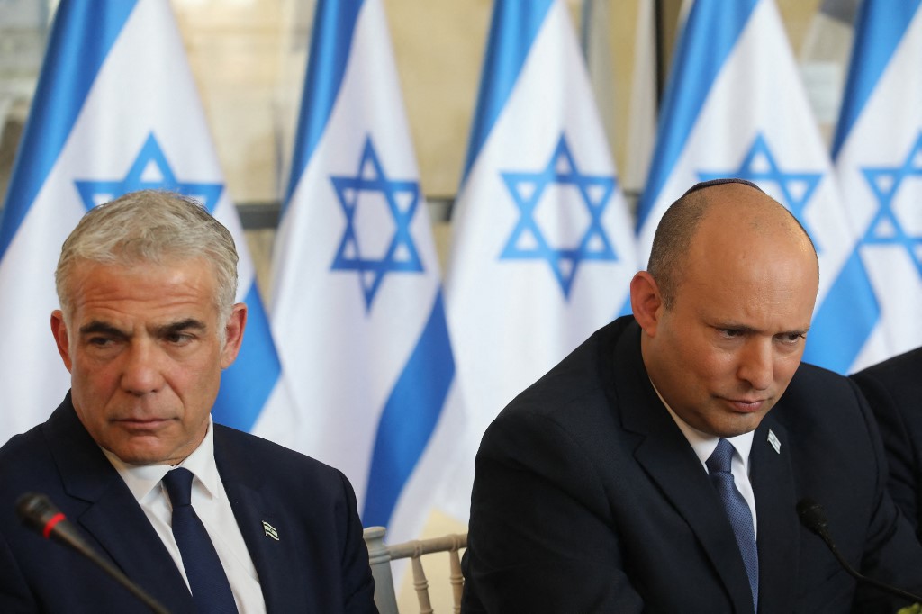 Israeli Prime Minister Naftali Bennett (R) and Foreign Minister Yair Lapid, attend a weekly cabinet meeting in Jerusalem, on 29 May 2022 (AFP)