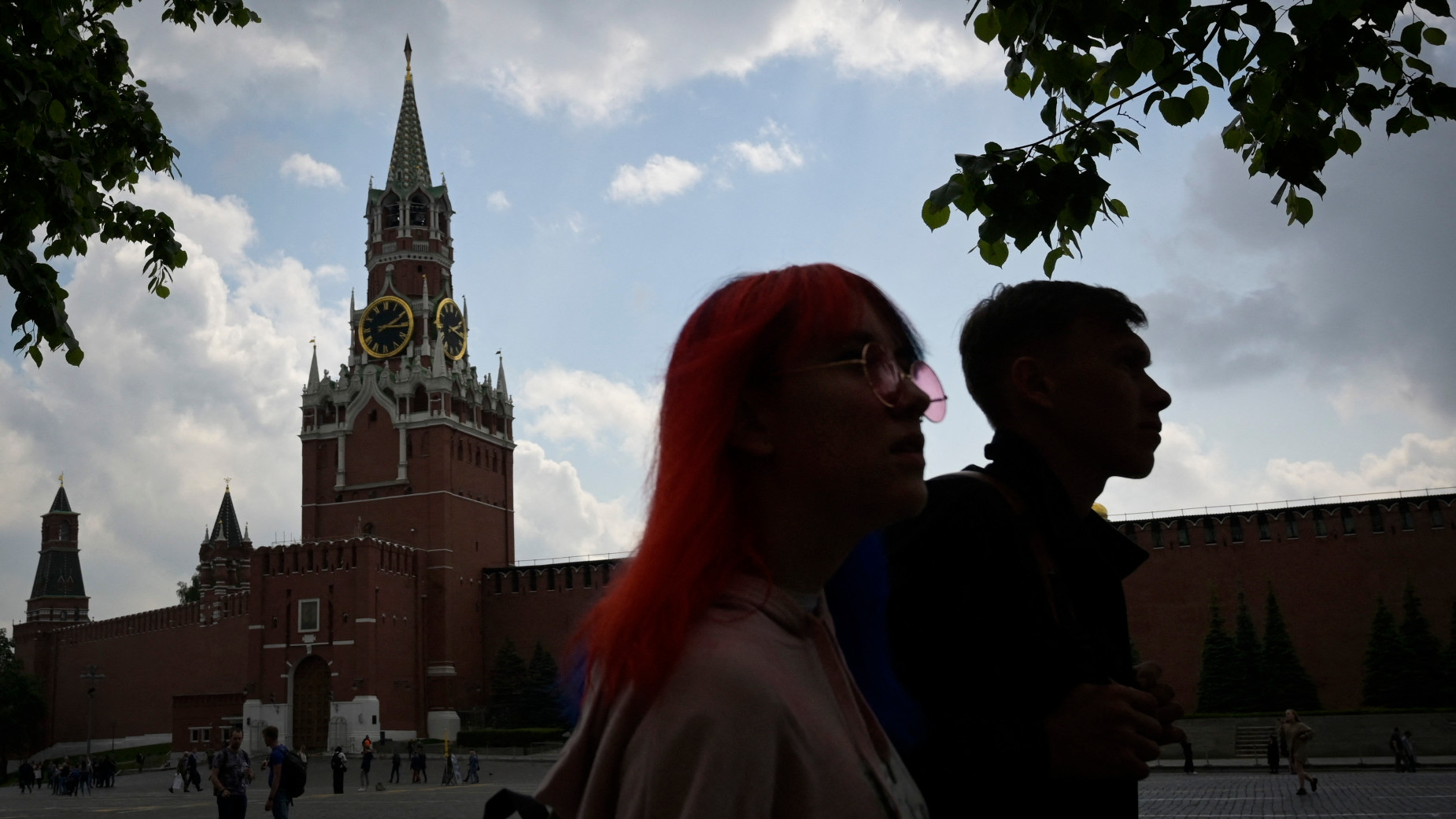 Young people walk across the Red Square in Moscow on 27 May 2021 (AFP/Natalia Kolesnikova)