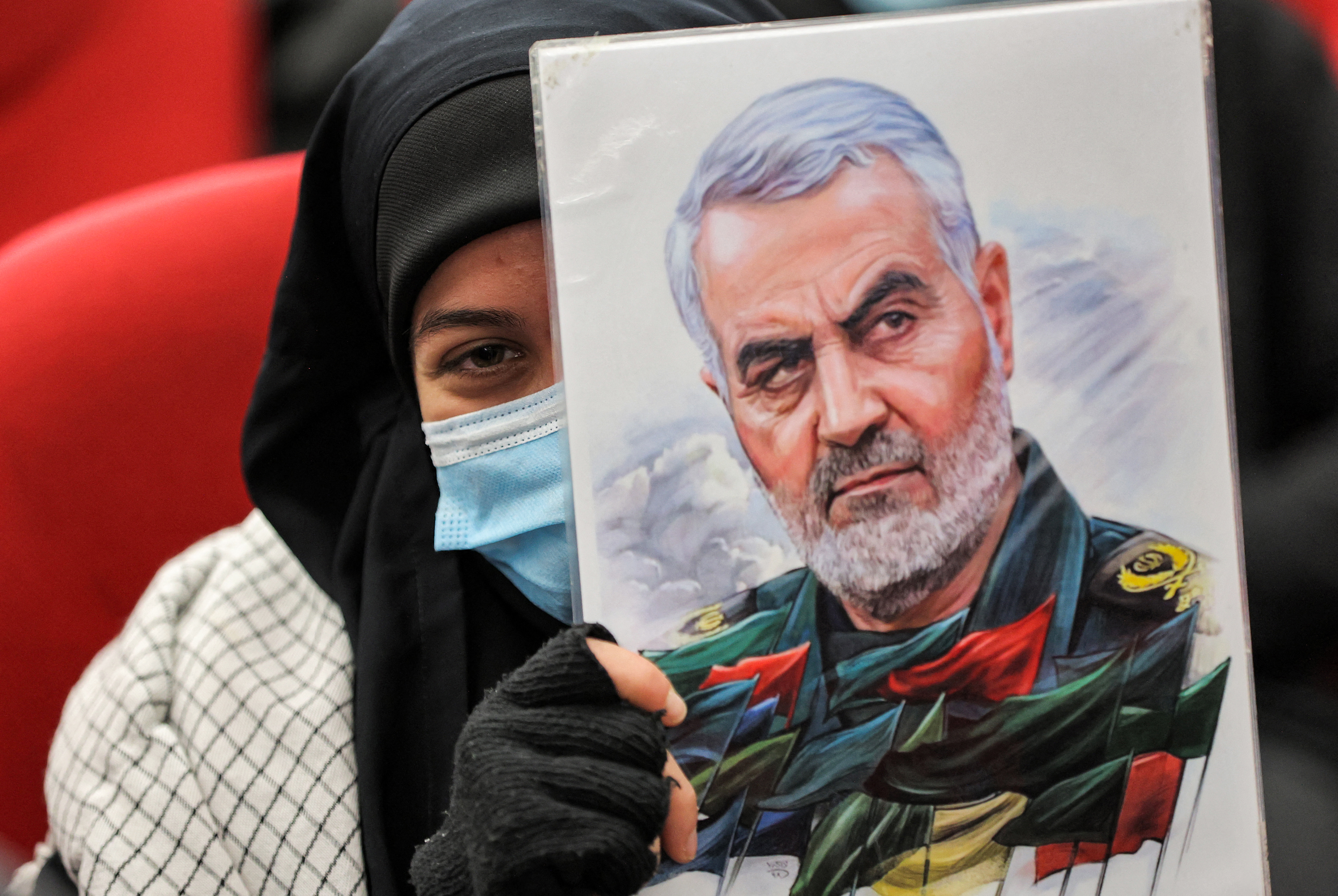 Таджикский иранский. Амро Абдель Хамид. Сулеймани портрет горит.