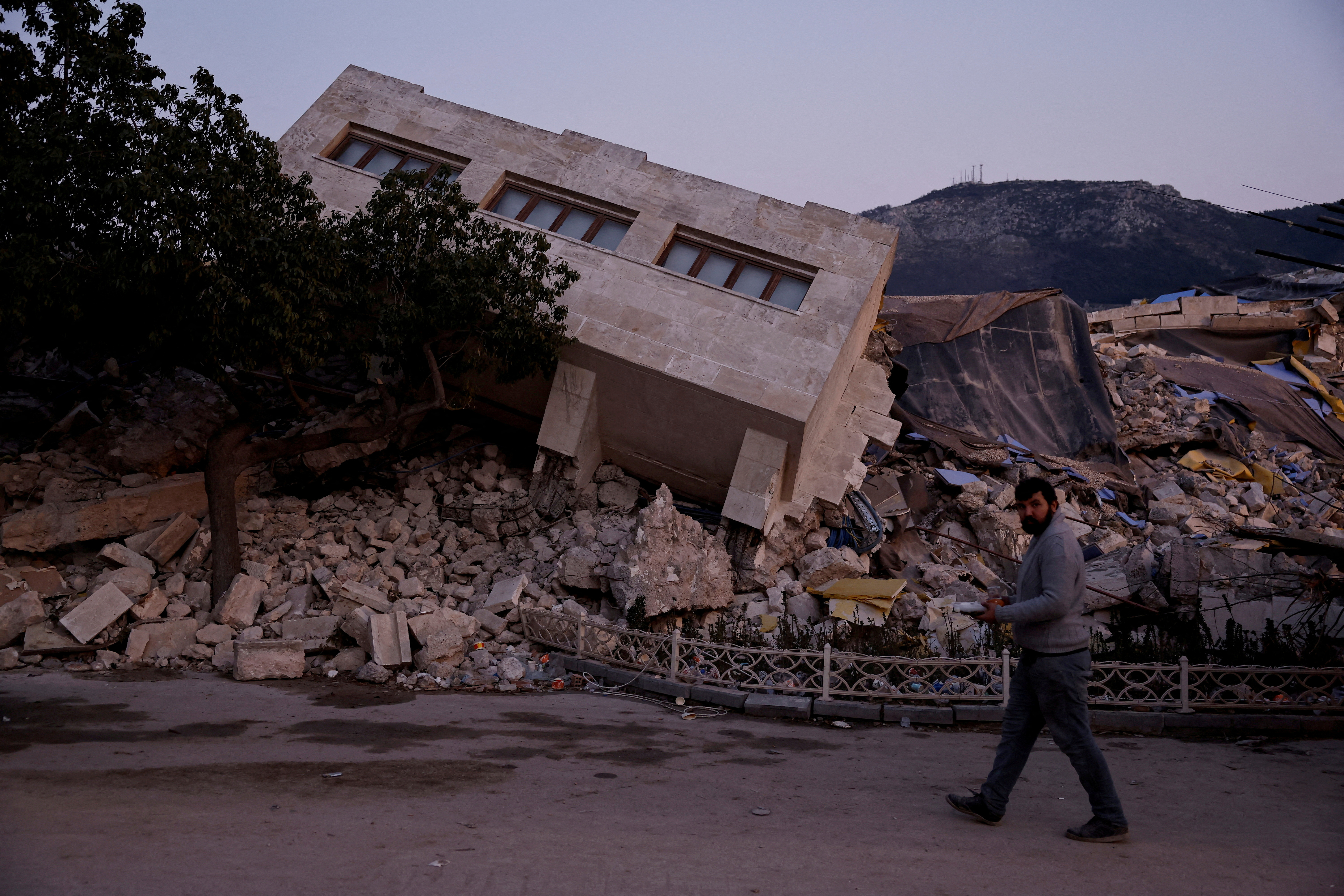 Турция землетрясения 2023 февраль. Землетрясение в Турции 6 февраля 2023. Землетрясение в Турции 2023. В Турции произошло землетрясение магнитудой 5,4.