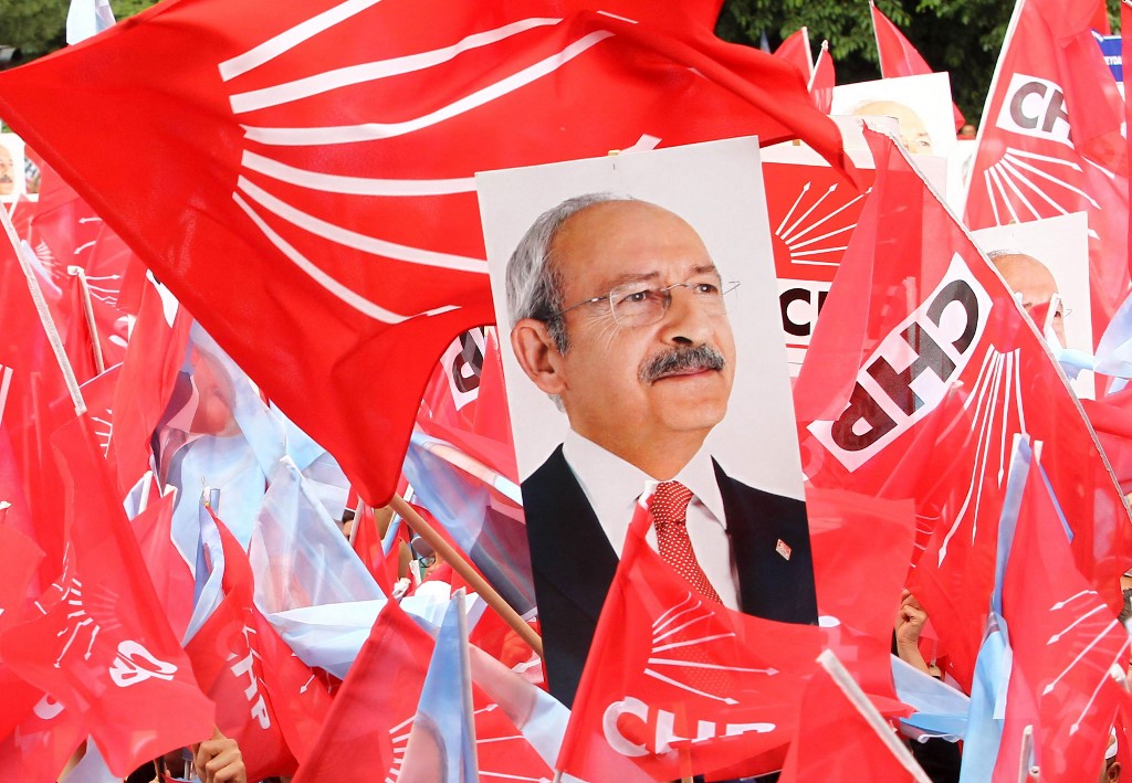 Türkiye seçimleri: Cumhuriyet Halk Partisi, Erdoğan’ın eski müttefiklerini seçim listelerine dahil ederek öfke uyandırıyor